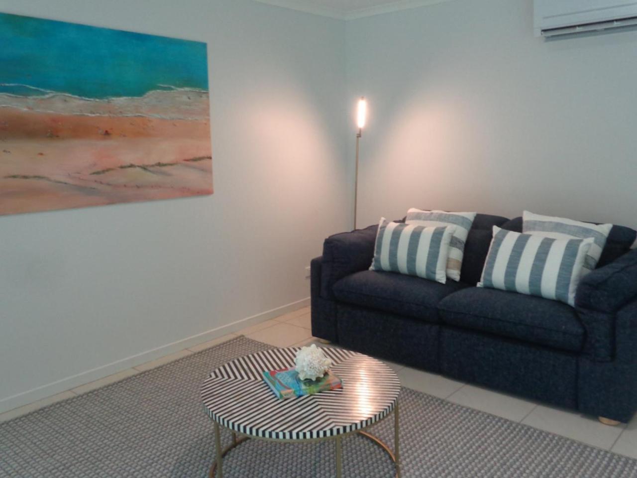 Noosa Buoys Hotel Tinbeerwah Bagian luar foto