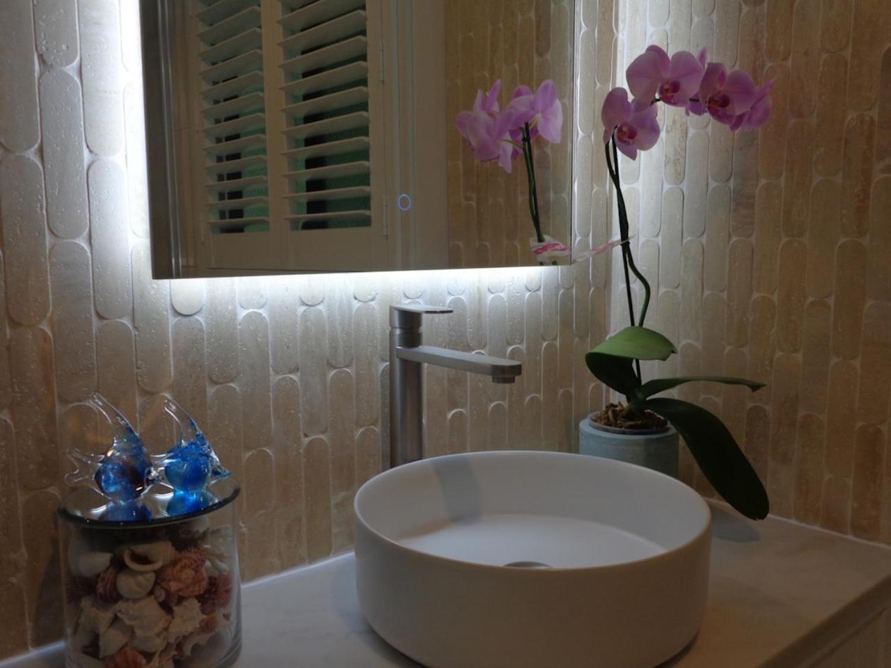 Noosa Buoys Hotel Tinbeerwah Bagian luar foto