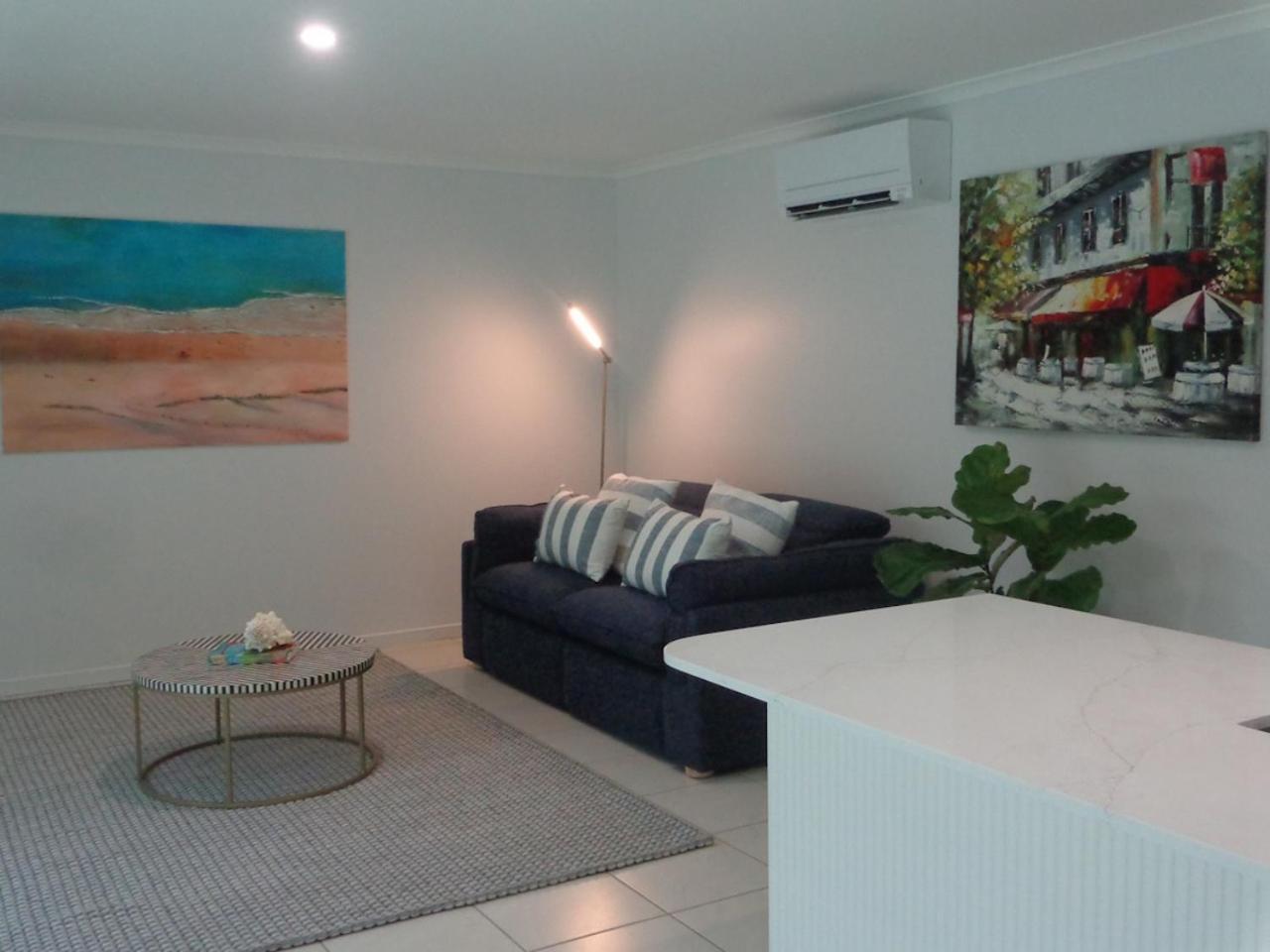 Noosa Buoys Hotel Tinbeerwah Bagian luar foto
