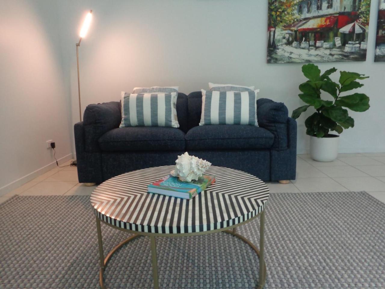 Noosa Buoys Hotel Tinbeerwah Bagian luar foto