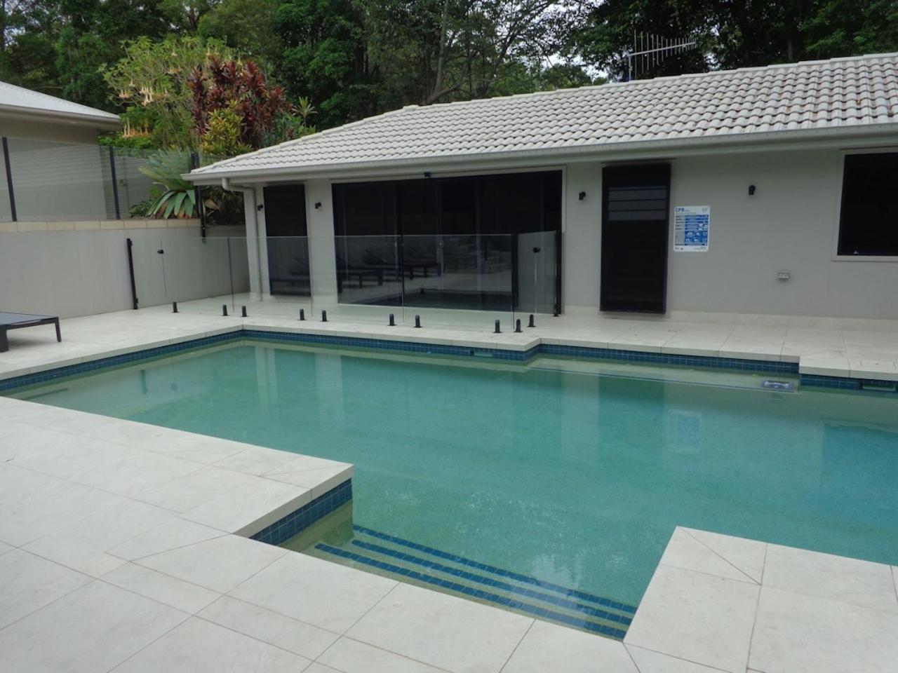 Noosa Buoys Hotel Tinbeerwah Bagian luar foto